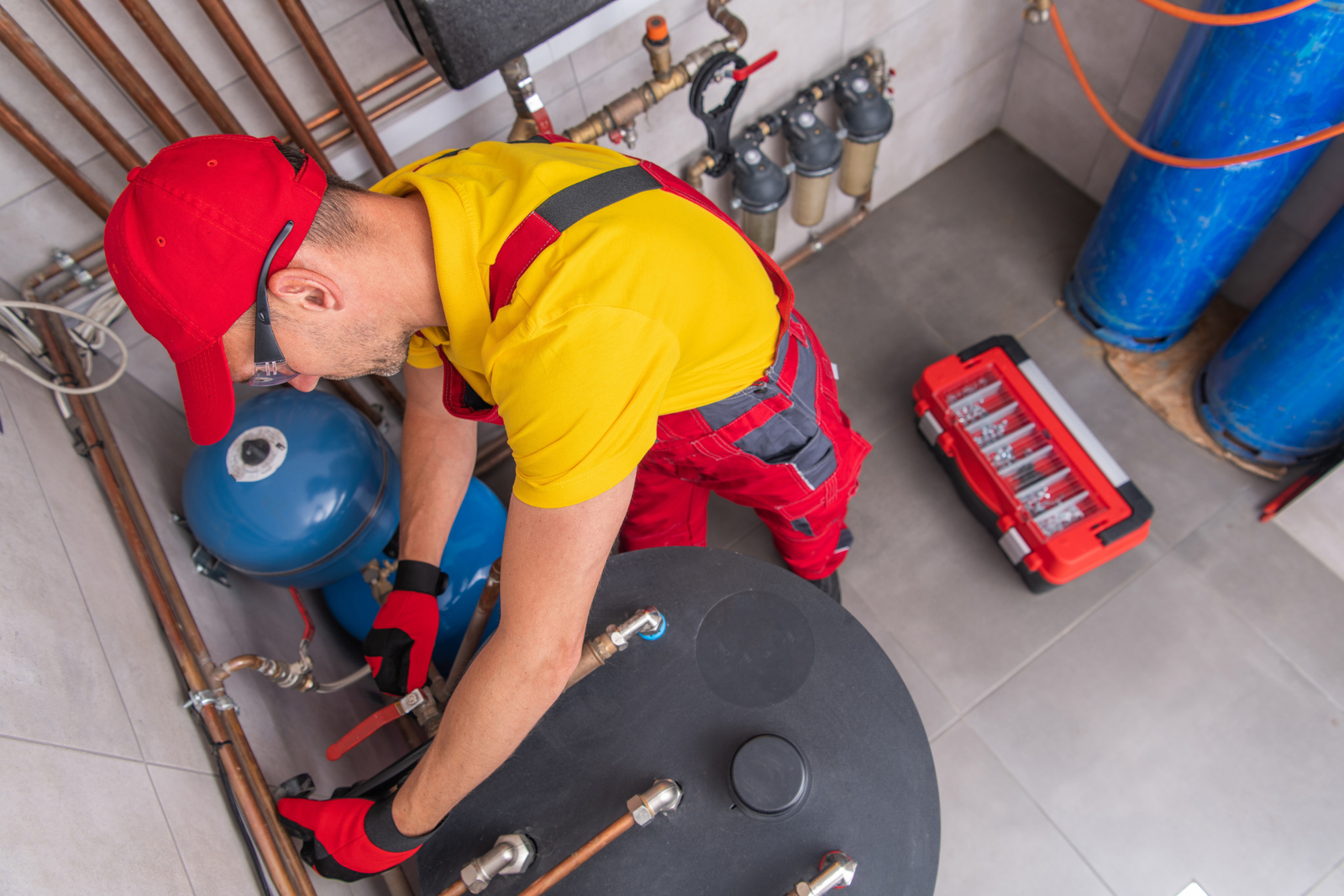 Einstein pros installing water heater