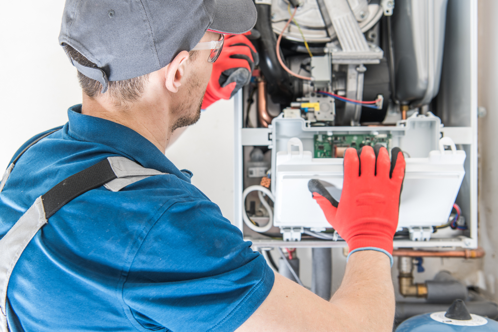 Einstein pros repairing gas line