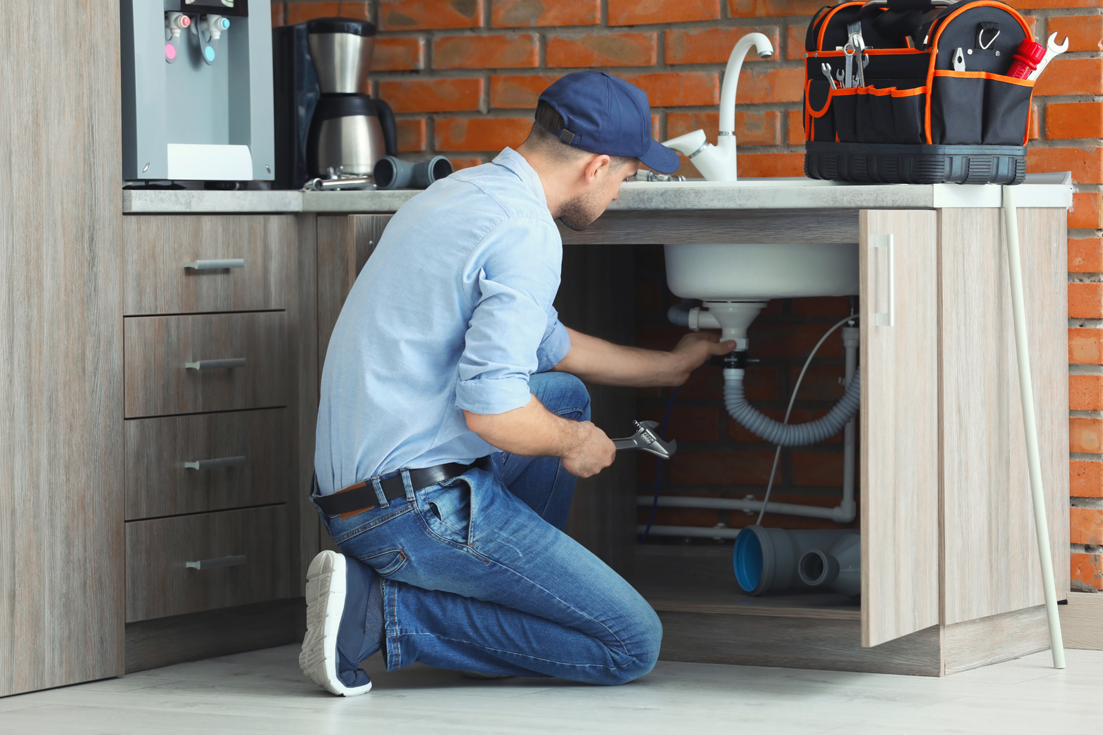 Einstein pros installing sink